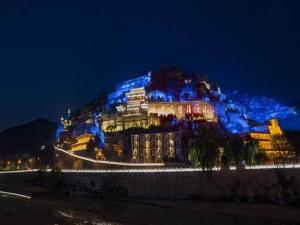 中國城鄉(xiāng)武漢總部基地夜景照明項目